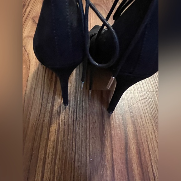NWOB CHARLES DAVID STRAPPY HEELS - Picture 2 of 5